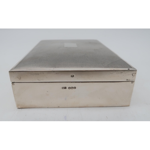 318 - A silver cigarette box, by Emile Viner, Sheffield 1964, 11 x 16 x 4cm