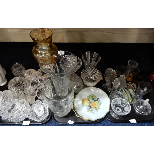 197 - Assorted glassware including vases, dishes etc