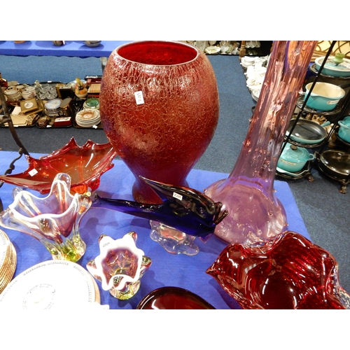 220 - A collection of decorative art glass including Murano fish (11)