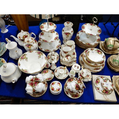 223 - Royal Albert Old Country Roses tea and dinner service comprising dinner plates,  soup and dessert bo... 