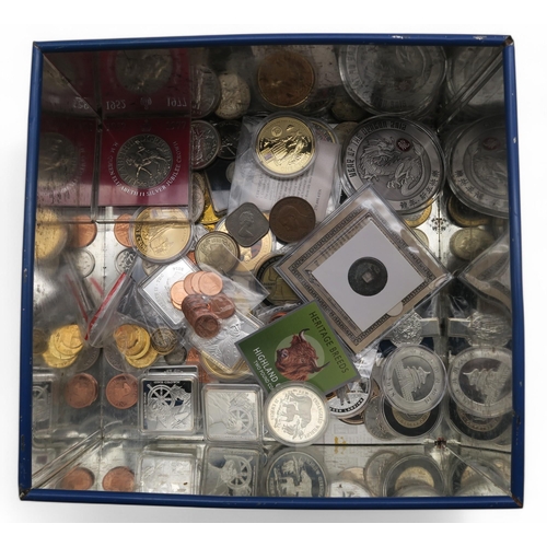 365 - A lot comprising various commemorative coins to include Chinese Zodiac, 100 Years Of The Royal Airfo... 