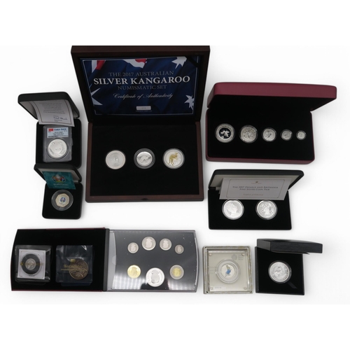 368 - A lot of various silver coins to include 2019 Silver Maple Leaf Fractional Bicentennial Set cased wi... 