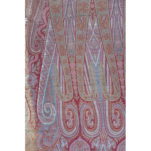 6003 - *PLEASE NOTE THAT THE PHOTOS HAVE BEEN AMENDED* Three late 19th century Paisley shawls, together wit... 