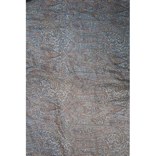 6003 - *PLEASE NOTE THAT THE PHOTOS HAVE BEEN AMENDED* Three late 19th century Paisley shawls, together wit... 