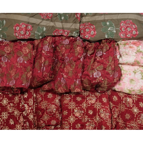 6016 - A collection of floral curtains, mainly in pinks and reds