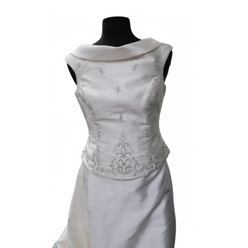 6093 - An Spanish wedding dress by Pronovias, Barcelona, size 20, with underskirt and veil