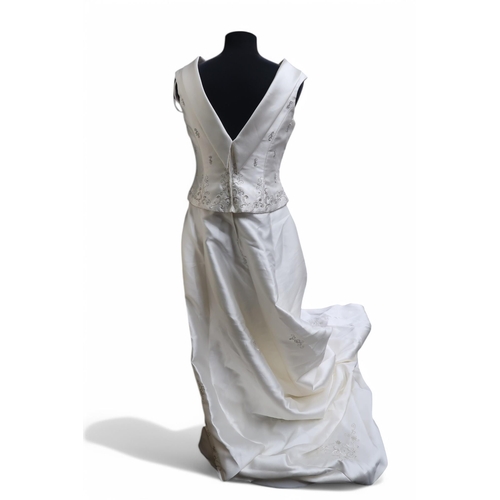 6093 - An Spanish wedding dress by Pronovias, Barcelona, size 20, with underskirt and veil