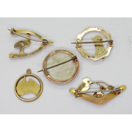 704 - A collection of Australian 9ct gold jewellery to include;- three Kookaburra brooches, one with a por... 