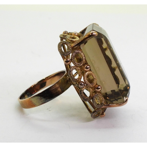 722 - A very large smokey quartz 14k retro ring, size N, weight 16.1gms