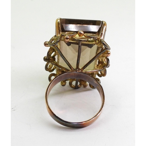 722 - A very large smokey quartz 14k retro ring, size N, weight 16.1gms