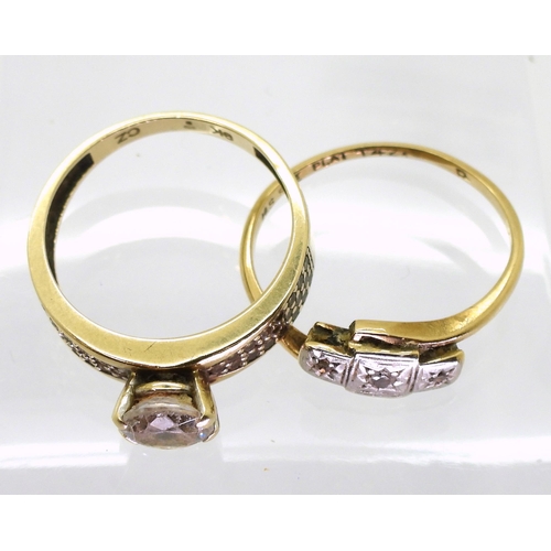 735 - A 9ct gold platinum and platinum illusion set three stone diamond ring, set with estimated approx 0.... 