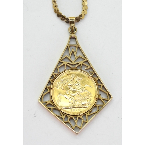 768 - A 1976 gold full sovereign in a 9ct gold pendant mount, on a 75cm 9ct gold 'S' chain, weight 28.5gms