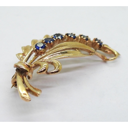 808 - A 9ct gold sapphire brooch, hallmarked London 1968, length 4.5cm, weight 5.3gms