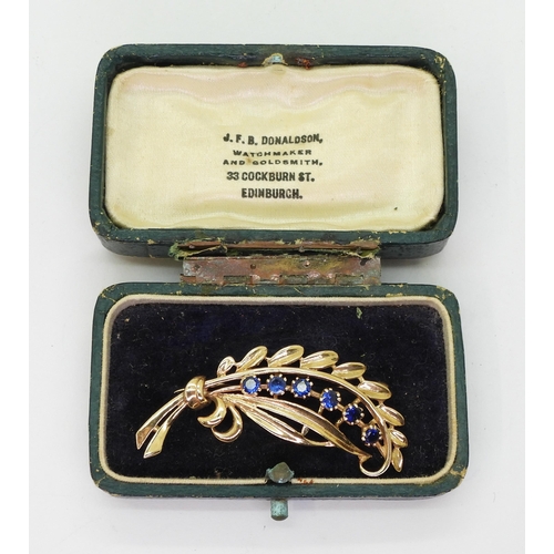 808 - A 9ct gold sapphire brooch, hallmarked London 1968, length 4.5cm, weight 5.3gms