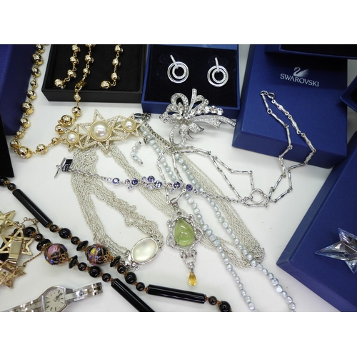 865 - A collection of costume jewellery to include items by Swarovski in original boxes, Butler & Wils... 