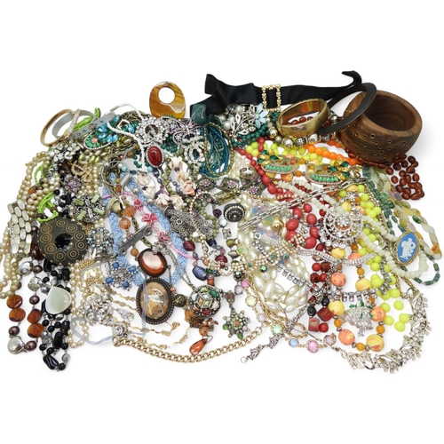 882 - A large collection of vintage costume jewellery to include beads, diamante necklaces, a metal studde... 