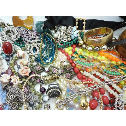 882 - A large collection of vintage costume jewellery to include beads, diamante necklaces, a metal studde... 