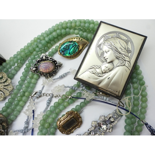 891 - A triple string of Chinese green hardstone beads, a white metal Austro Hungarian George & The Dr... 