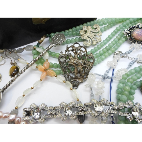 891 - A triple string of Chinese green hardstone beads, a white metal Austro Hungarian George & The Dr... 