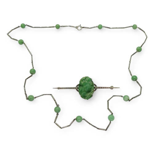 2727 - CHINESE GREEN HARDSTONE JEWELSA 9ct white gold brooch set with a fruit carved and pierced oval hards... 