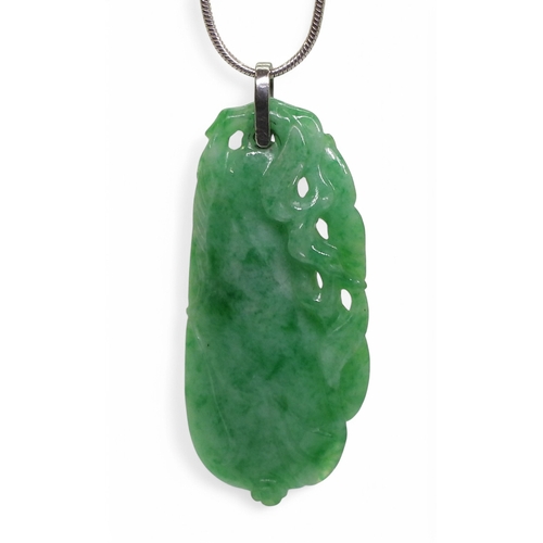 2732 - A CHINESE GREEN HARDSTONE PENDANTcarved with a fruit and a little bird, it has a white metal bail an... 