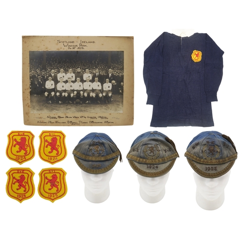 2562 - A 1925 SCOTLAND INTERNATIONAL FOOTBALL JERSEYBy T.R. Charlton, Sports Outfitters, Glasgow, with Lion... 