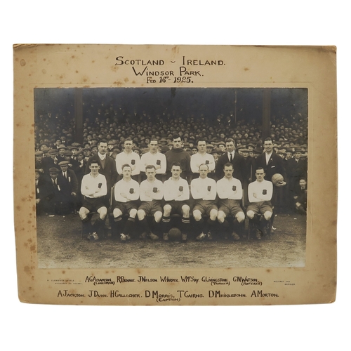 2562 - A 1925 SCOTLAND INTERNATIONAL FOOTBALL JERSEYBy T.R. Charlton, Sports Outfitters, Glasgow, with Lion... 