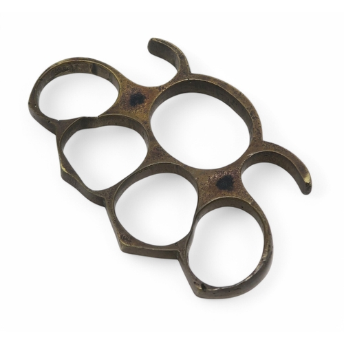 2584 - A WW1-PERIOD BRASS TRENCH WARFARE KNUCKLE DUSTER, OR BRASS KNUCKLESMeasuring approx. 9.4cm in width... 