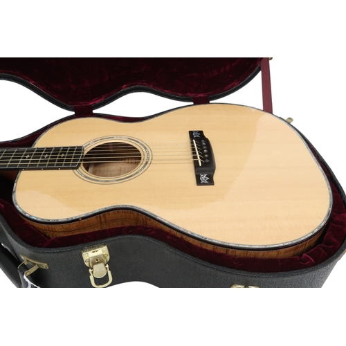 2520 - MOON DOUGIE MACLEAN SIGNATURE c.2000sWith black acacia back and sides and a sitka spruce top in a na... 