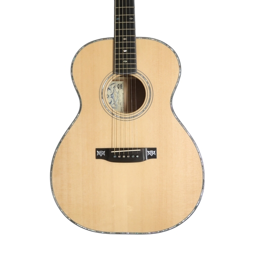 2520 - MOON DOUGIE MACLEAN SIGNATURE c.2000sWith black acacia back and sides and a sitka spruce top in a na... 