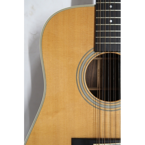 2528 - MARTIN D12-28 2005Rosewood back and sides and a spruce top, ebonised 20-fret fretboard and black pic... 