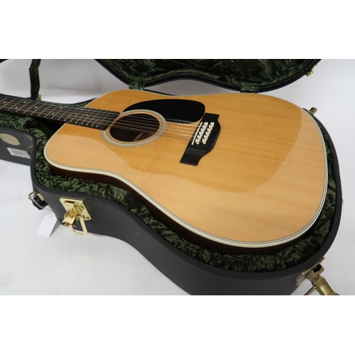 2528 - MARTIN D12-28 2005Rosewood back and sides and a spruce top, ebonised 20-fret fretboard and black pic... 