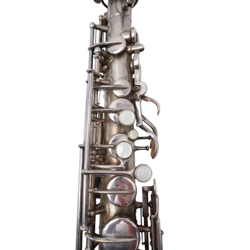 2534 - A CURVED SOPRANO MARTIN SAXOPHONE c.1923Handcraft model, no. 39696, low pitch, in silver plate with ... 