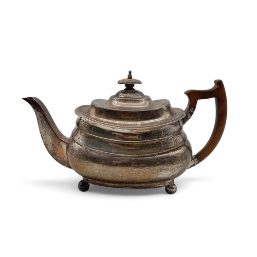 360 - A George III silver teapot, possibly by Thomas Dicks, London 1813, of squat form, 491gms