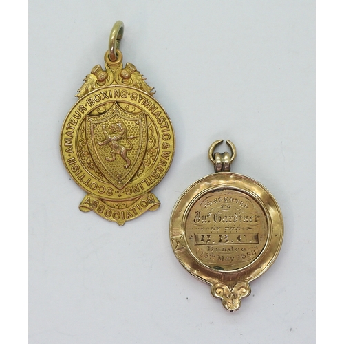 2561 - A 9ct GOLD WRESTLING MEDALBy Joseph Moore, Birmingham, engraved verso 