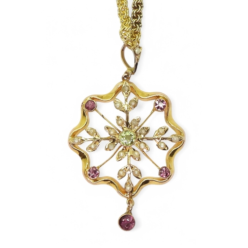 2776 - AN EDWARDIAN NECKLACEthe 9ct gold mount with Birmingham 1913 hallmarks, is set with a central perido... 