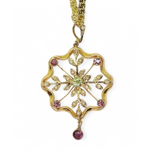 2776 - AN EDWARDIAN NECKLACEthe 9ct gold mount with Birmingham 1913 hallmarks, is set with a central perido... 