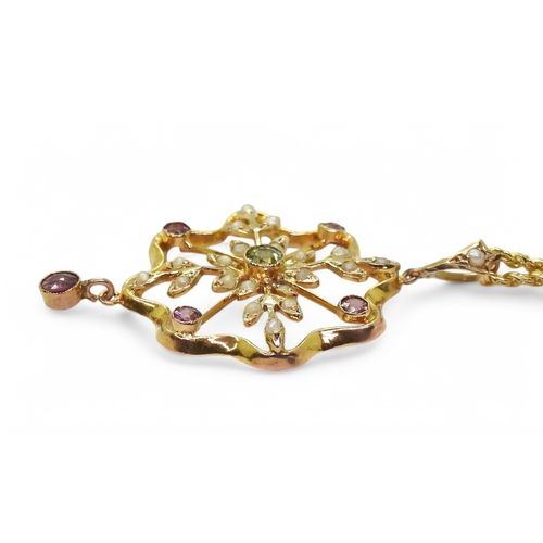 2776 - AN EDWARDIAN NECKLACEthe 9ct gold mount with Birmingham 1913 hallmarks, is set with a central perido... 