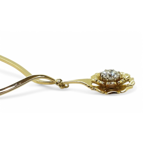 2780 - A STYLISH FLOWER NECKLACEmade in 18ct gold with hallmarks for 1983 London, the tapered shaped links ... 