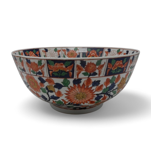 279A - A large Chinese Imari bowl, 20th century, apocryphyal Xianfeng mark