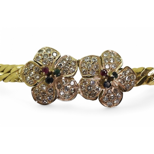 2797 - AN ITALIAN FLOWER BRACELETmade in 18k gold stamped 750 and Italy to the chain ends. The flower motif... 