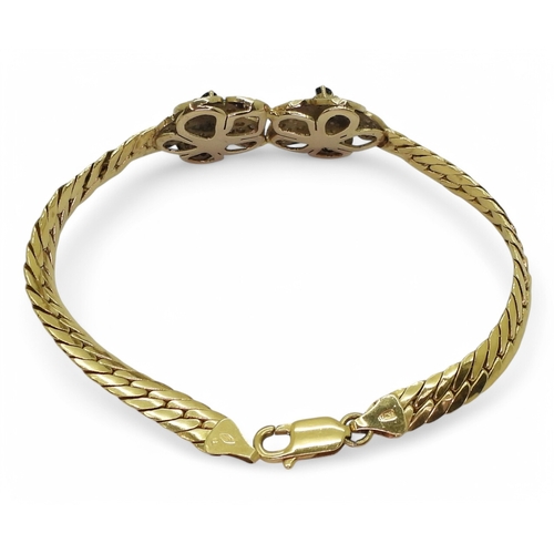 2797 - AN ITALIAN FLOWER BRACELETmade in 18k gold stamped 750 and Italy to the chain ends. The flower motif... 