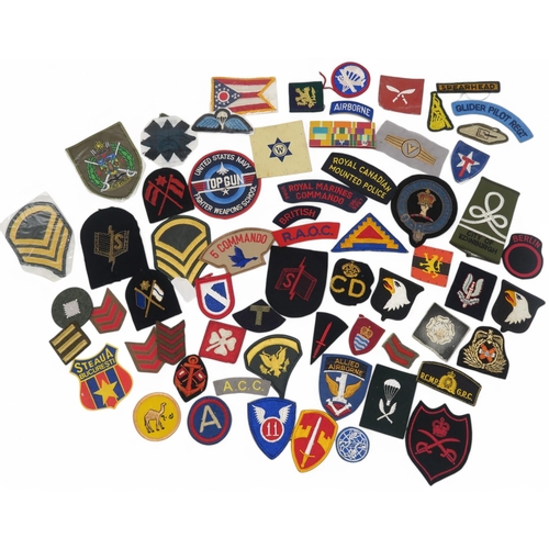 387 - Assorted military formation patches, shoulder titles and other uniform insignia, also to include a C... 