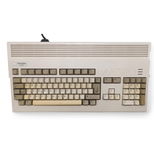 485 - A boxed Commodore Amiga 1200 computer consoleProceeds to benefit animal charity Almanimal Castalla S... 