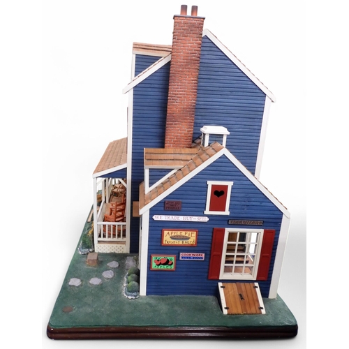 490 - A large and impressive Franklin Mint Hartland Hollow American-style dolls' house, on plinth base, me... 