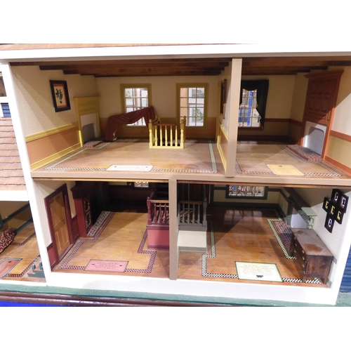 490 - A large and impressive Franklin Mint Hartland Hollow American-style dolls' house, on plinth base, me... 