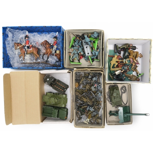 395 - A collection of cast metal military figures, to include boxed Britains Toy Soldiers Queen's Own Corp... 