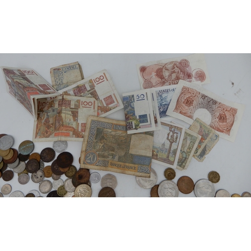 326 - A lot comprising various worldwide coins, banknotes and tokens