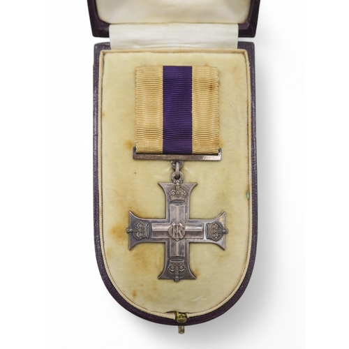 2586A - A WW1-PERIOD MILITARY CROSSUnnamed, as issued, housed in its original velvet-lined Morocco fitted ca... 