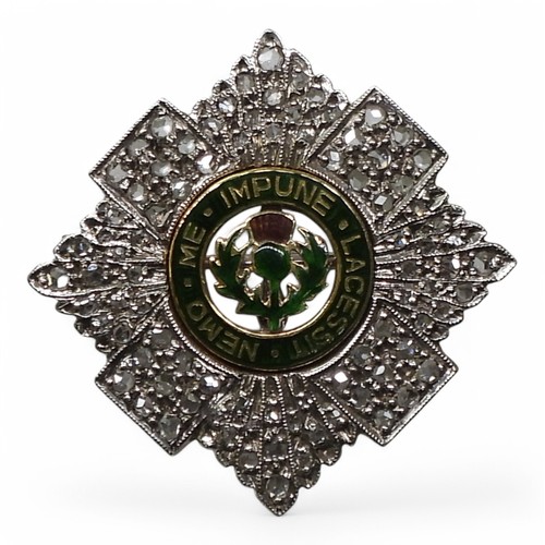 2587B - A SCOTS GUARDS SWEETHEART BROOCHMade in yellow and white 9ct gold, with Birmingham hallmarks for 197... 